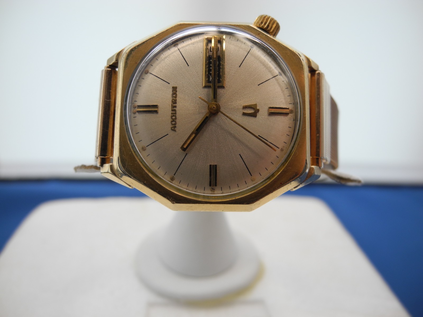 BULOVA ACCUTRON,W/DAY DATE, «M8» WATCH 218,OCTAGON CASE, RUNS