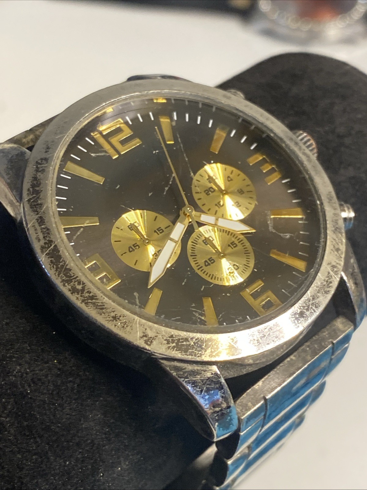 Men’s Watch FMDAL924 Unbranded Metal Band New Battery Preowned