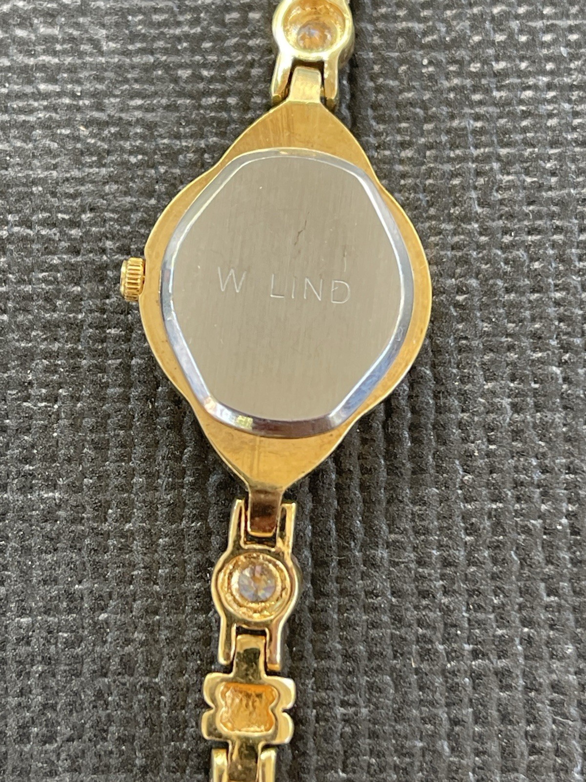 WIND Women’s Quartz Gold Tone Metal Bracelet Watch White Dial Dress