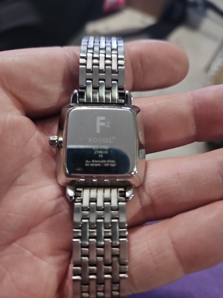 Fossil F2 Ladies Wristwatch Gem Set Bezel Silver Tone NEEDS BATTERY