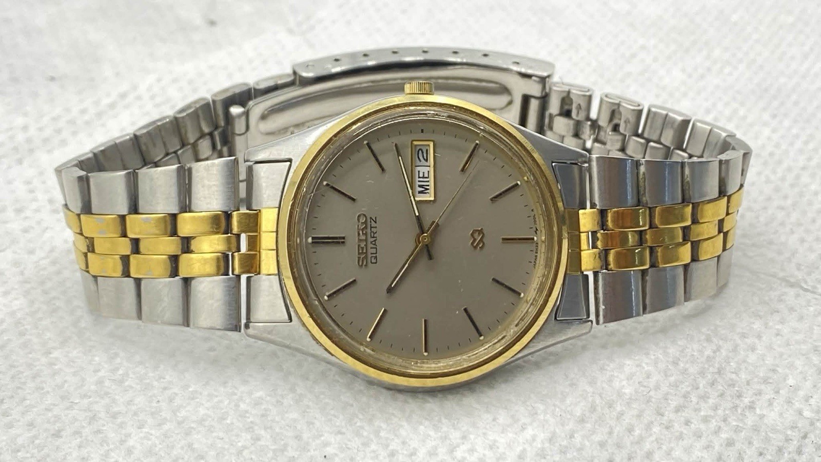 Seiko SQ 5H23-7009 Two Tone Case + Beacelet Silver Dial 34mm Mens Quartz Watch