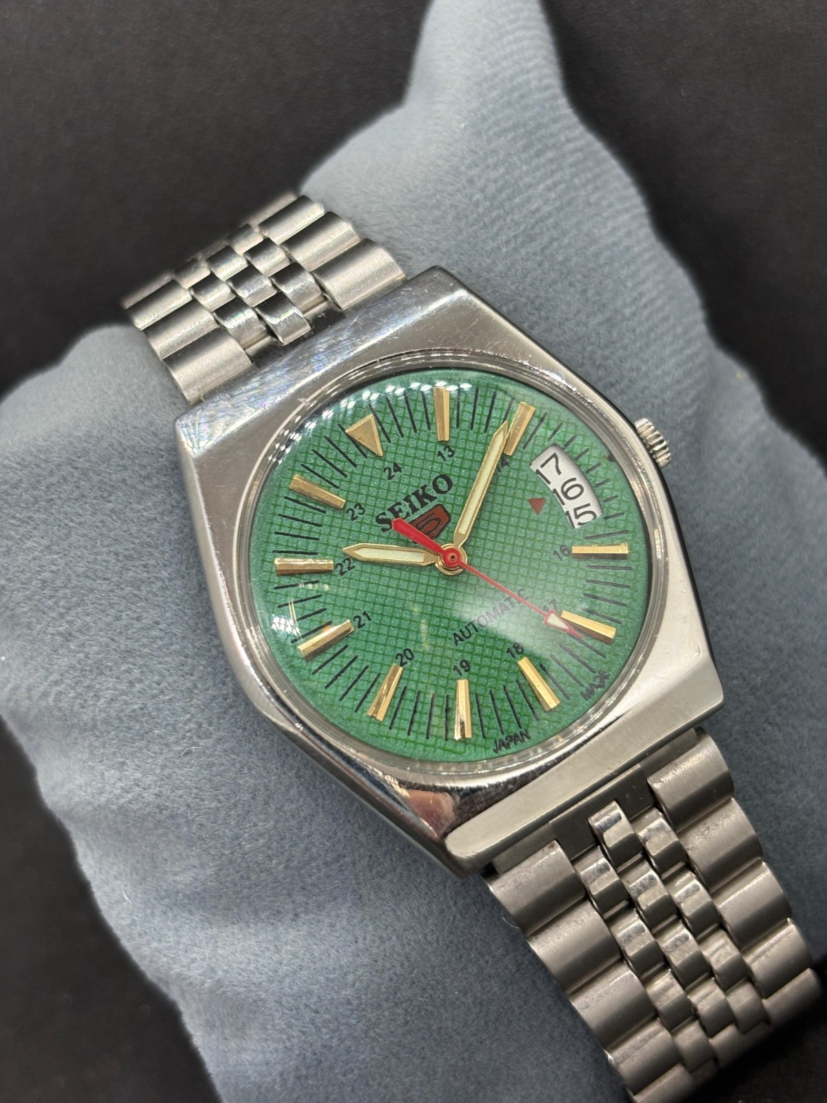 Vintage Refurbished Seiko 5 Automatic Day/Date Japan Made Men’s Wrist Watch