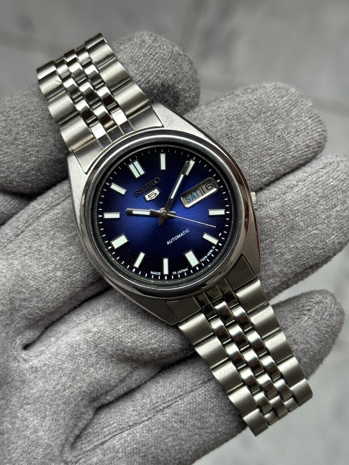 Seiko 5 Automatic Mens Vintage Wrist Watch Day Date Stainless Steel Japan