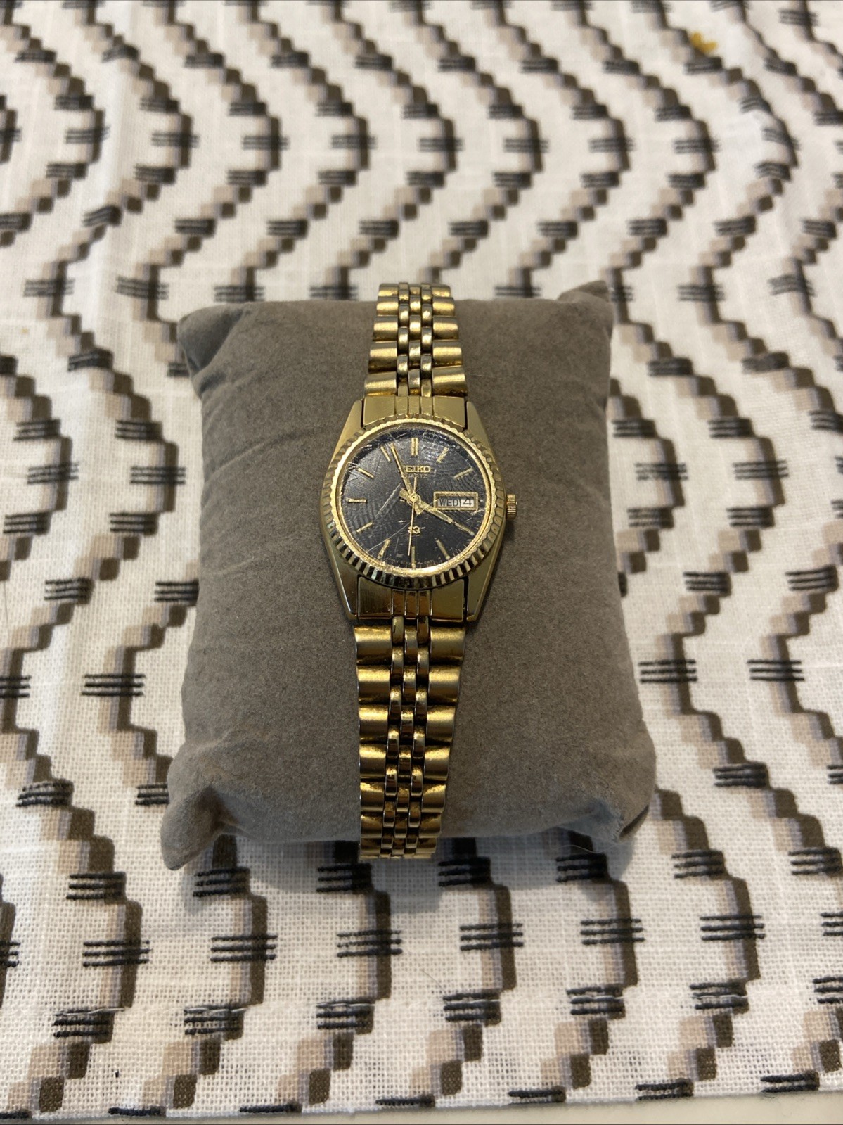 Vintage Women’s Seiko Wristwatch Base Metal Stainless Steel Back