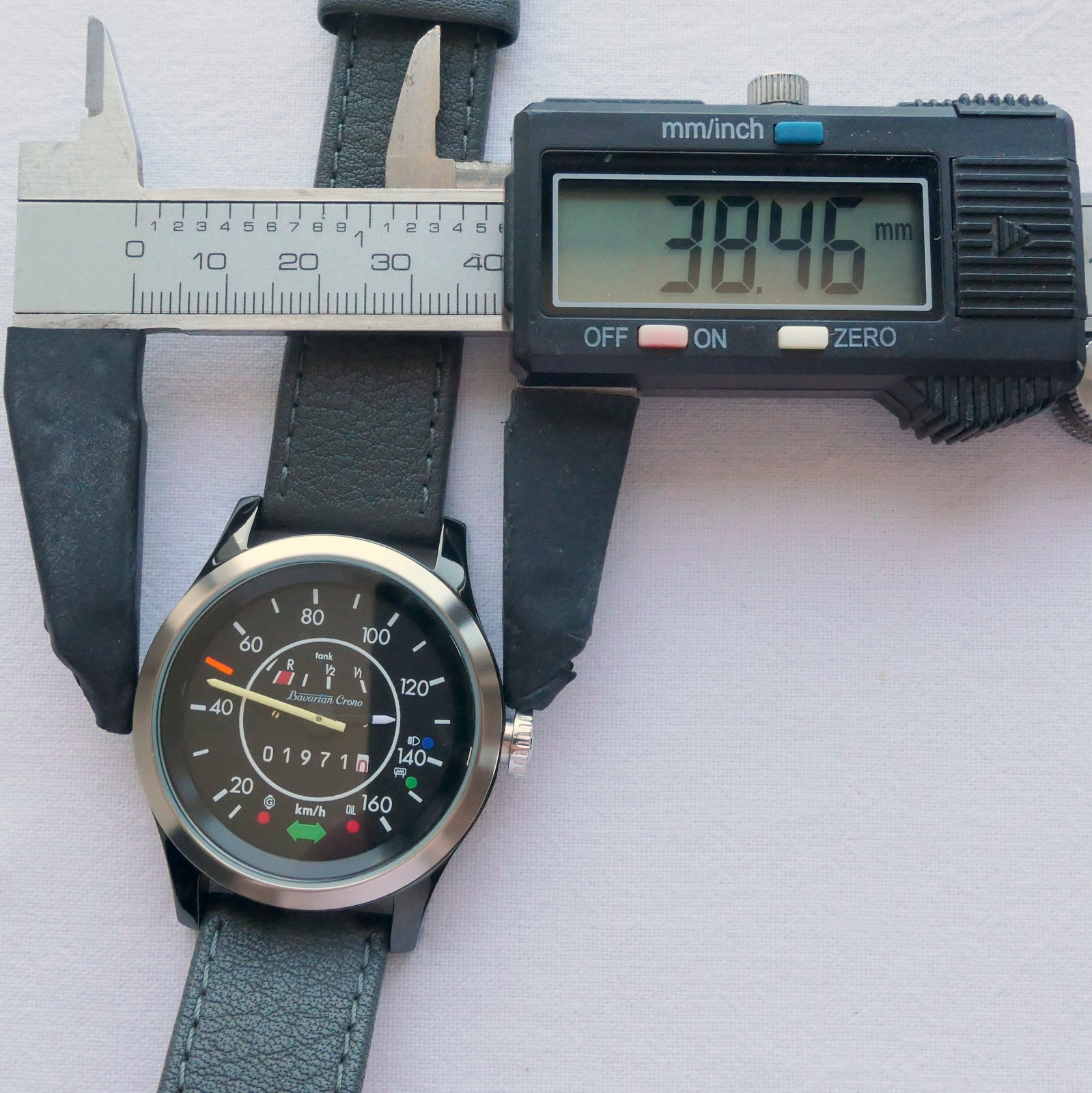 Volkswagen VW 1968 Beetle Bug Kafer Classic Speedometer Car Accessory Watch