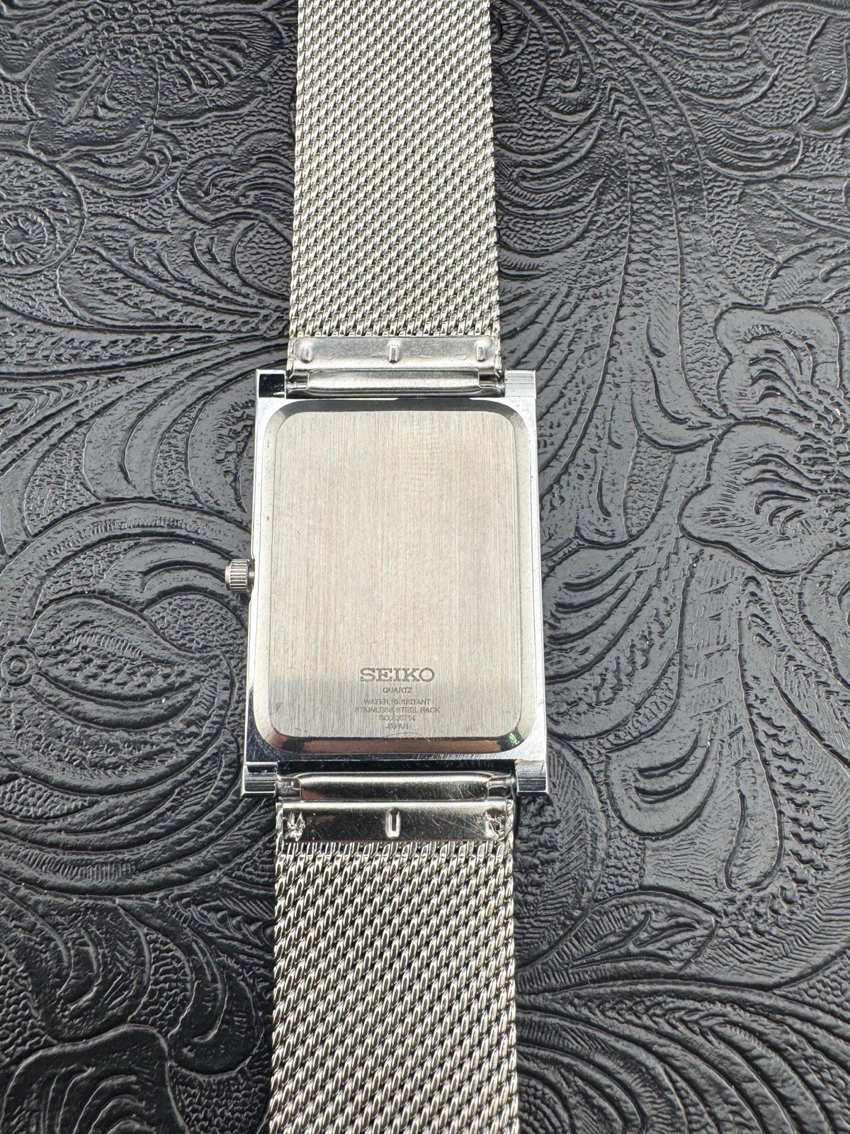 RED DIAL WITH SILVER CASE Vintage Seiko Slim Quartz Men’s Wrist Watch