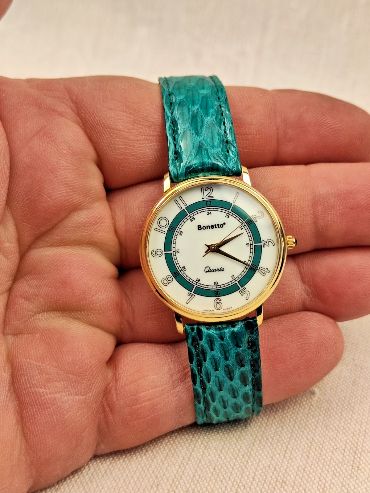 Vintage Bonetto women’s watch with a Japanese quartz movement
