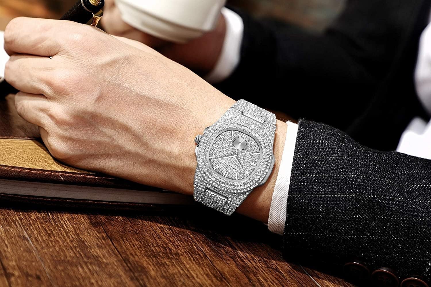 Hip Hop Crystal-Embellished Watch – Waterproof and Adjustable for All Occasions