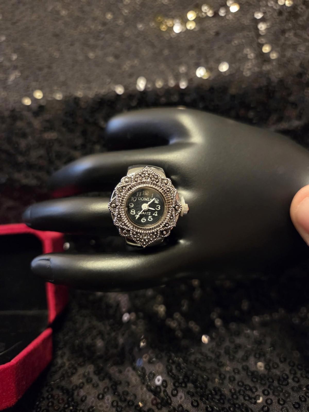 NEW Gomia Ring Quartz Watch Fancy Bezel Black dial