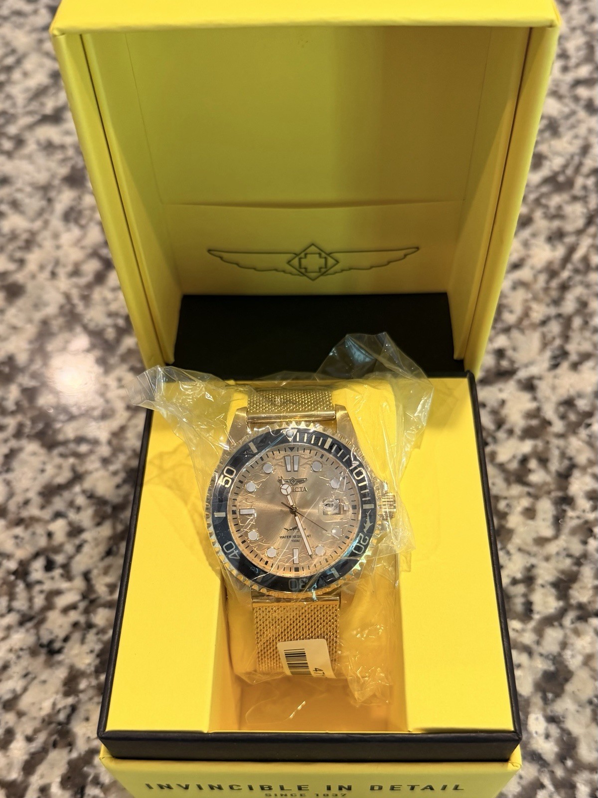 Invicta Pro Diver Men’s Quartz 100m Diver Gold Dial Blue Bezel Mesh Date