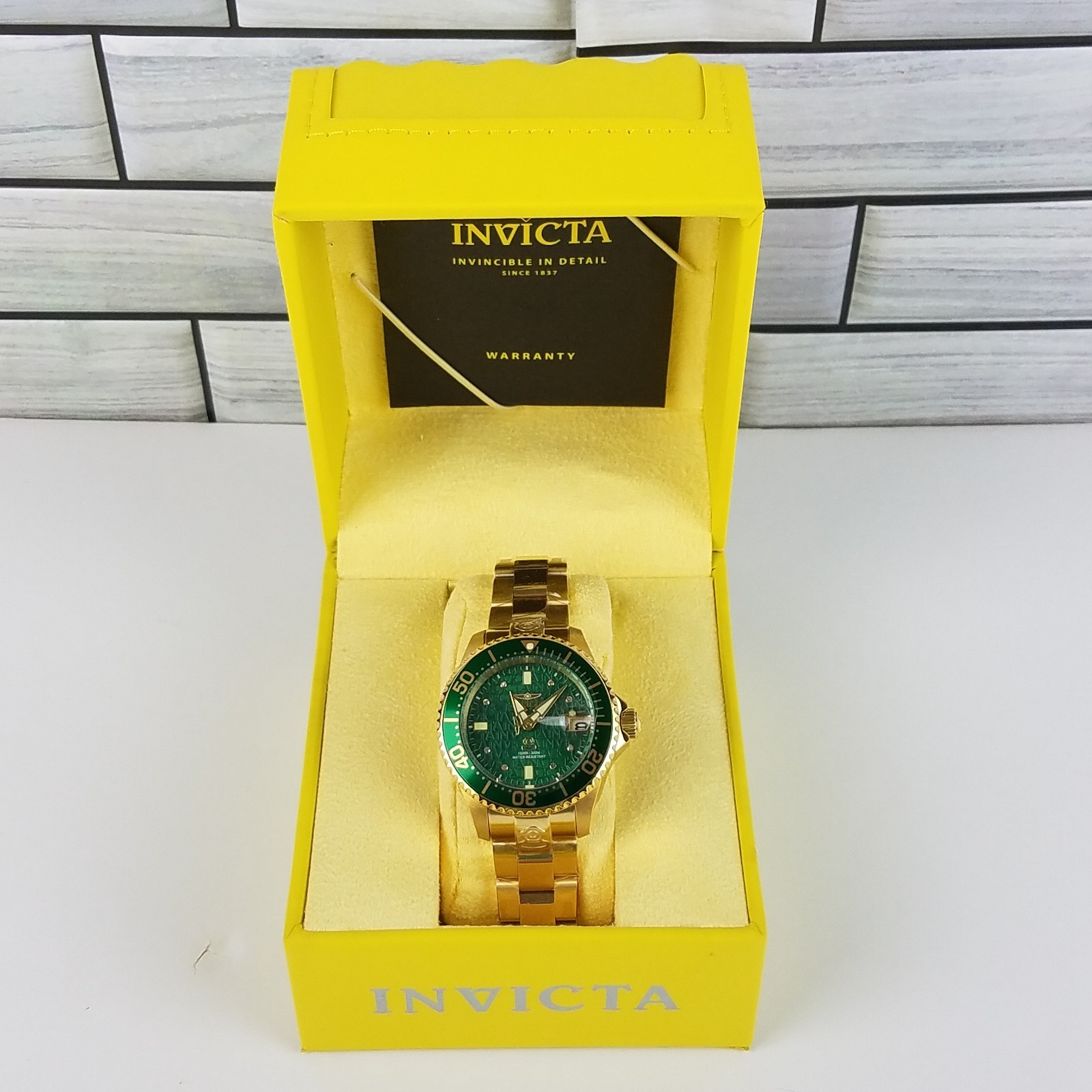 Invicta Pro Diver Lady 28076 Stainless Goldtone Green Face Water Resistant 300m