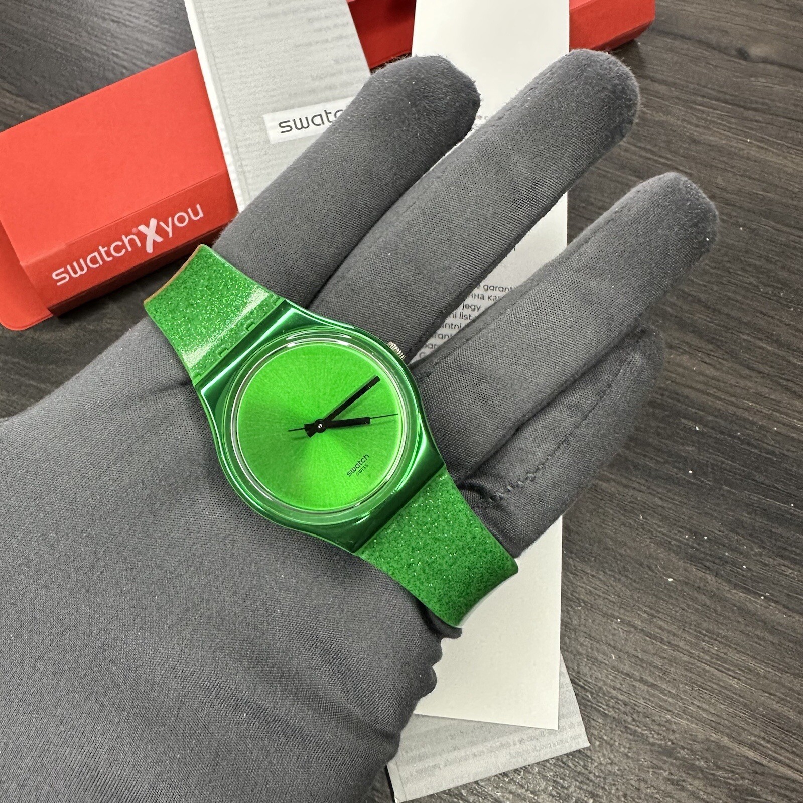 NEW✅ LIMITED EDITION✅ Swatch DEEP SHINE GREEN GG213 Glitter Green Silicon Watch