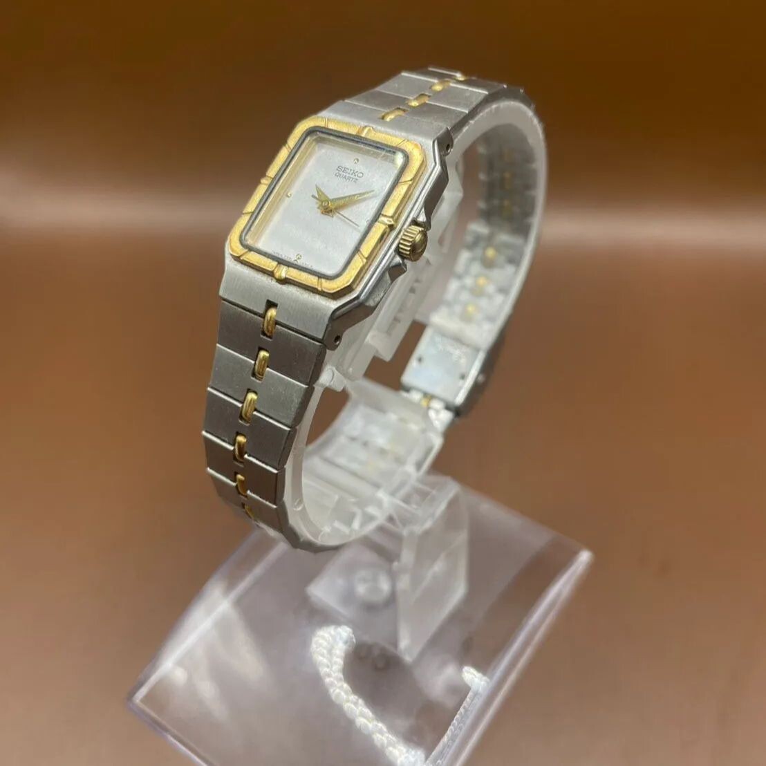 Seiko Women’s Quartz Wristwatch 7321-5820 White Dial Square Silver Gold Japan