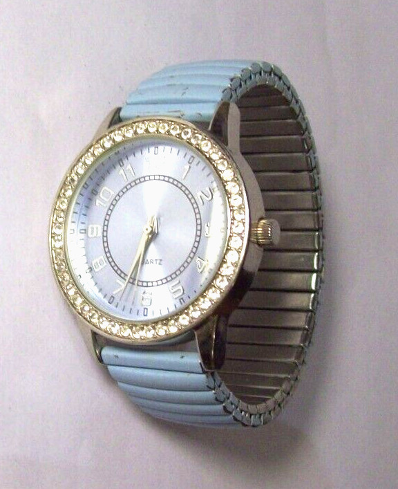 Gorgeous Light Blue Watch Iridescent Indigo Dial Diamond Bezel fits 6.50″-6.75″