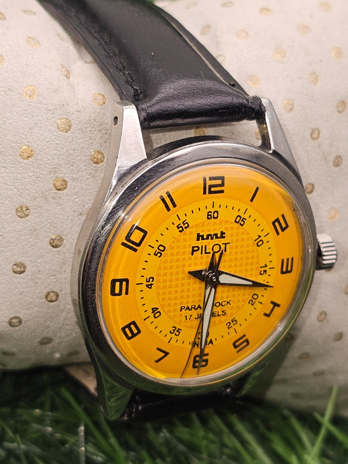Beautiful Mens HMT Pilot Parashock Mechanical Wind 17J Watch Yellow Dial