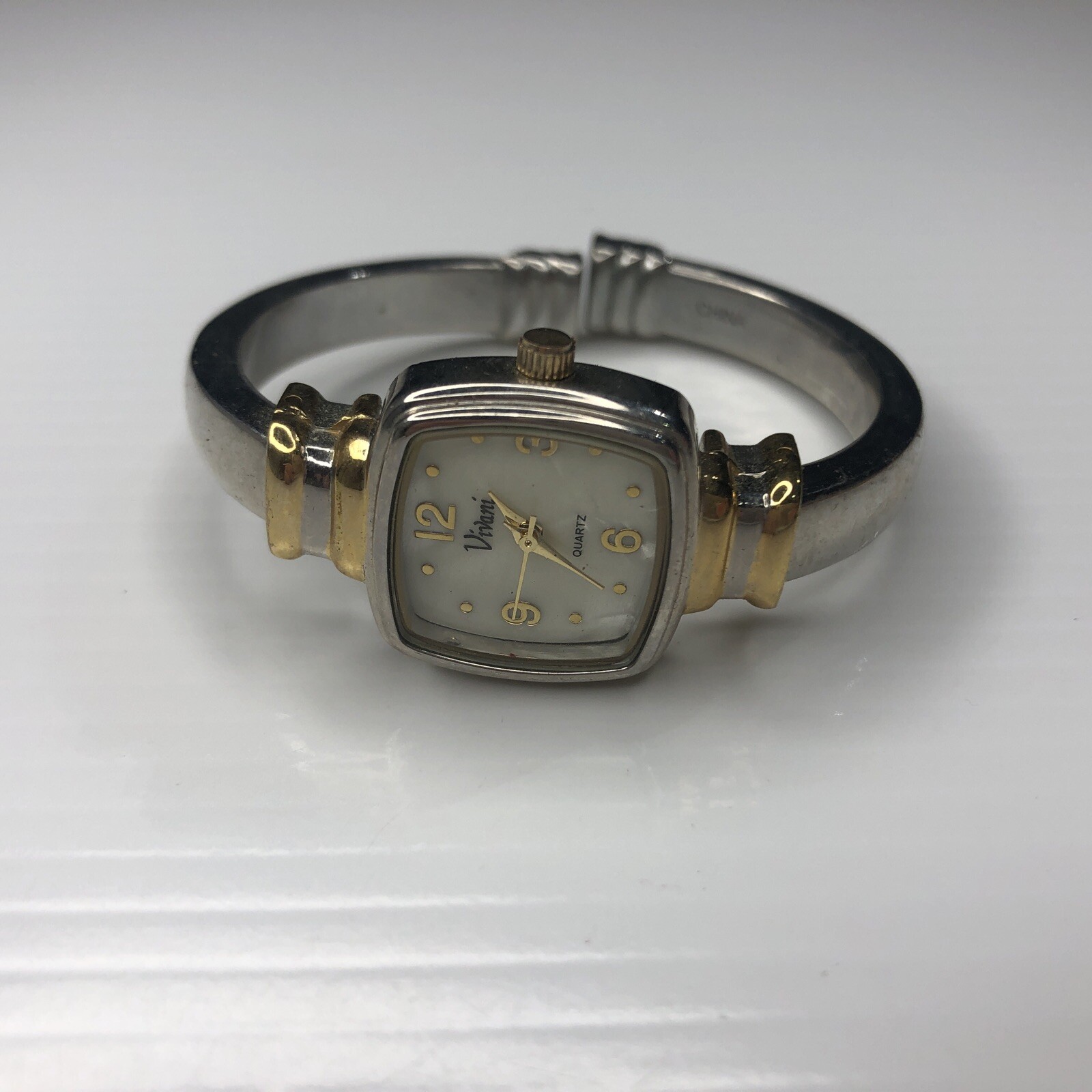 X11 Vivani Accutime K1191AKL 0818 Singapore Mother Pearl Cuff Silver Untested