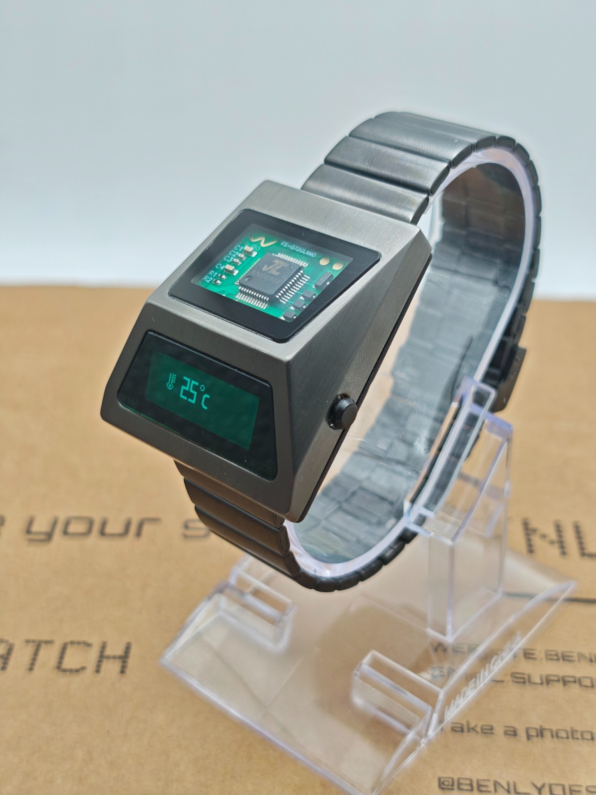 BenlyDesign Cyber Chip Window Retro-Futuristic Digital Watch S3000-C