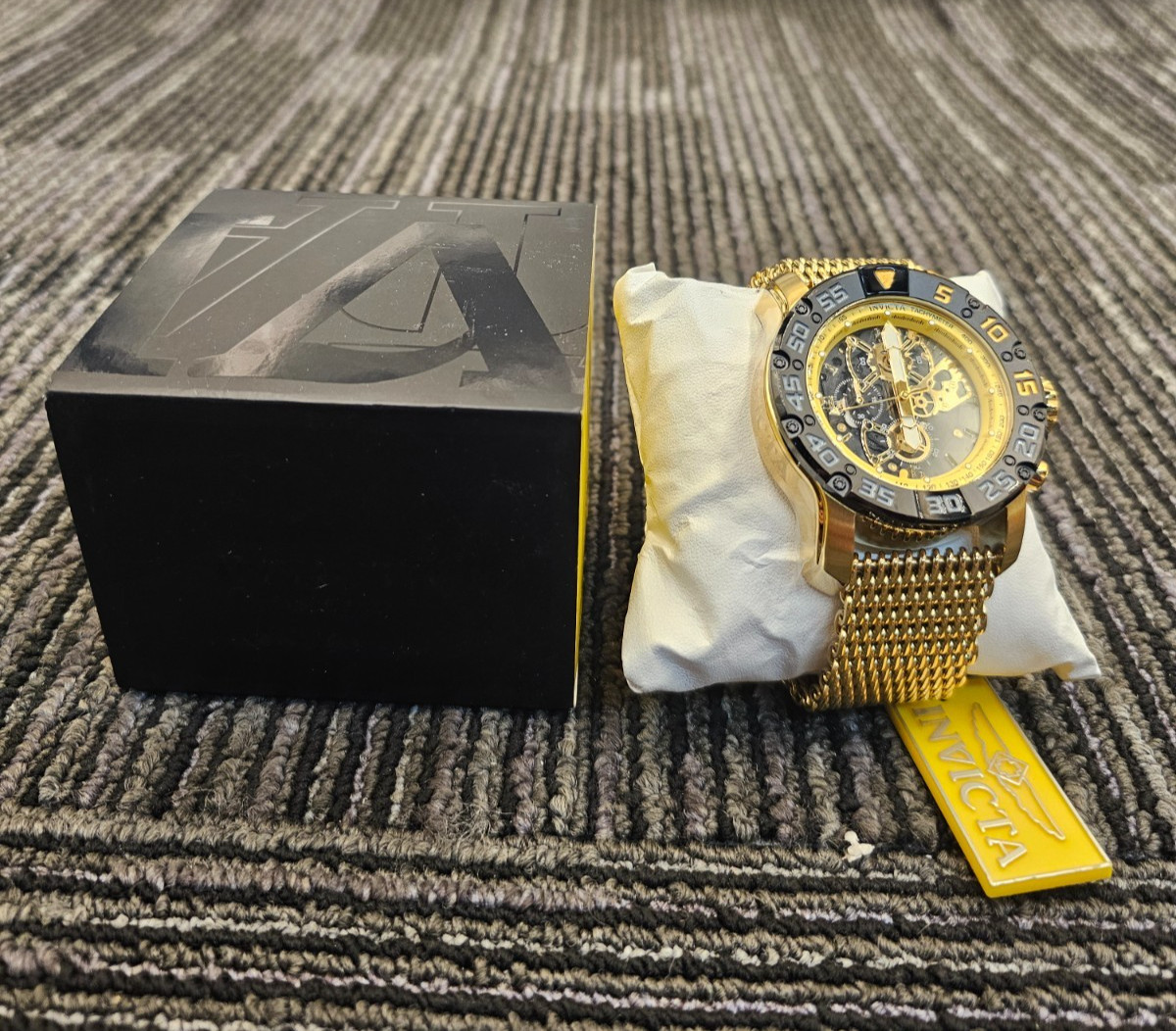 Invicta 48058: Invicta Racing Men 48 mm Stainless Steel Watch