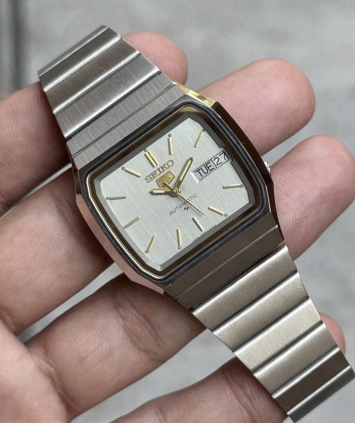 Seiko 5 Automatic Mens Vintage Wrist Watch Day Date Stainless Steel Japan