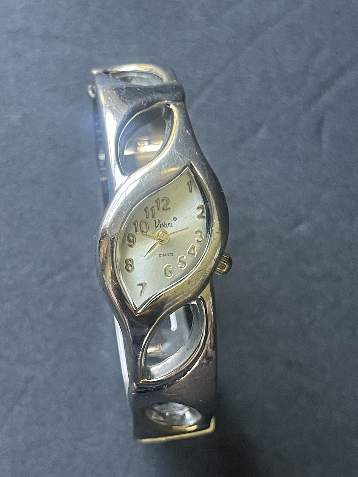 VIVANI K1125 Chain Bracelet Quartz Analog Women’s Watch Silvertone