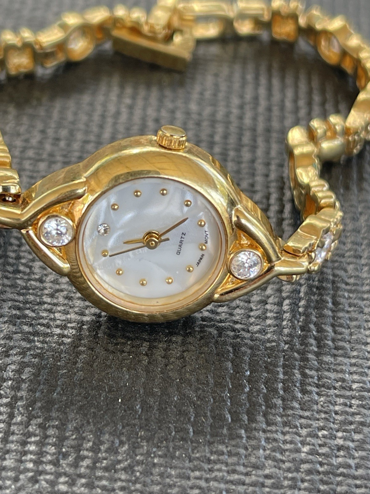 WIND Women’s Quartz Gold Tone Metal Bracelet Watch White Dial Dress