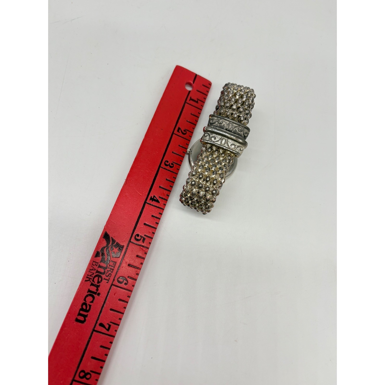Geneva Quartz Watch Silver Tone Popcorn Mesh Magnetic Clasp Filigree Band Mens