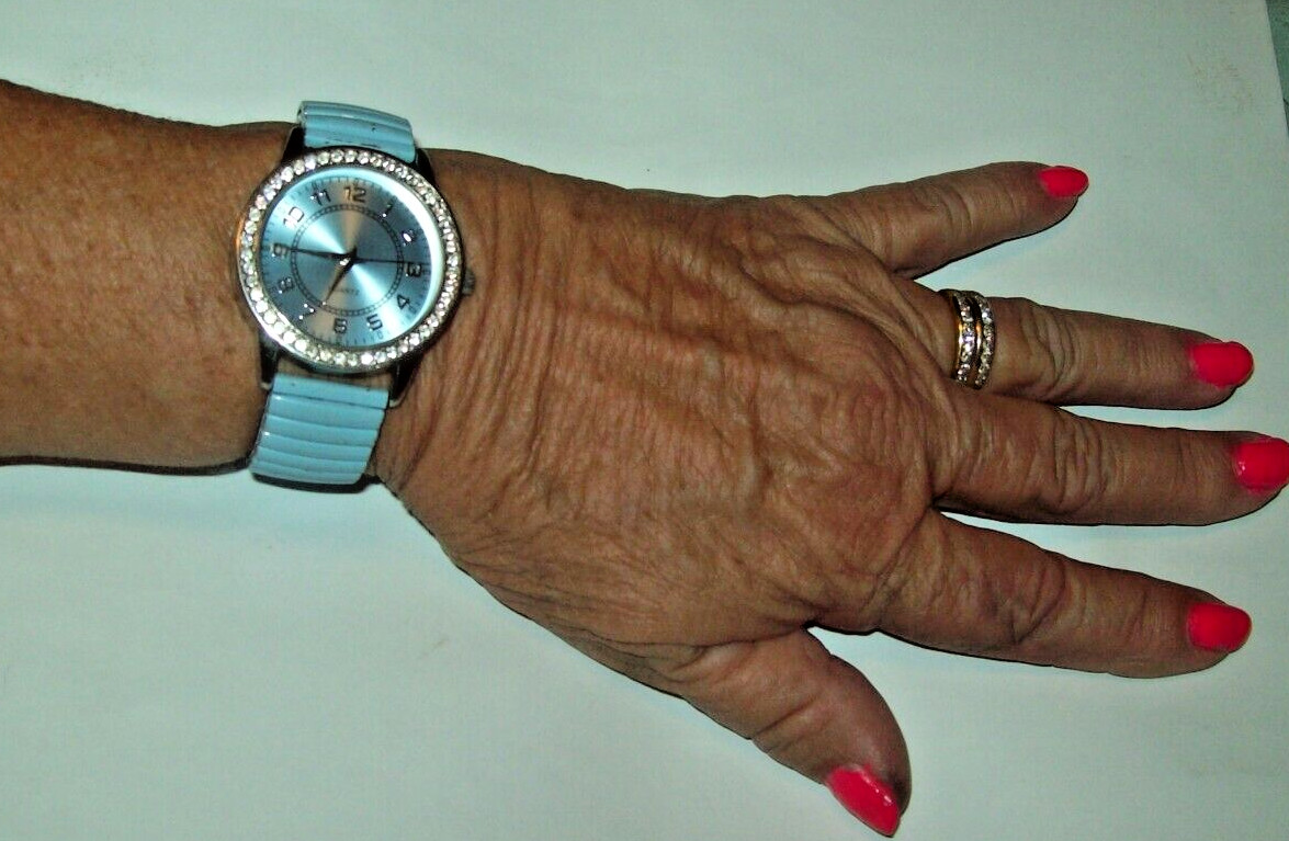 Gorgeous Light Blue Watch Iridescent Indigo Dial Diamond Bezel fits 6.50″-6.75″