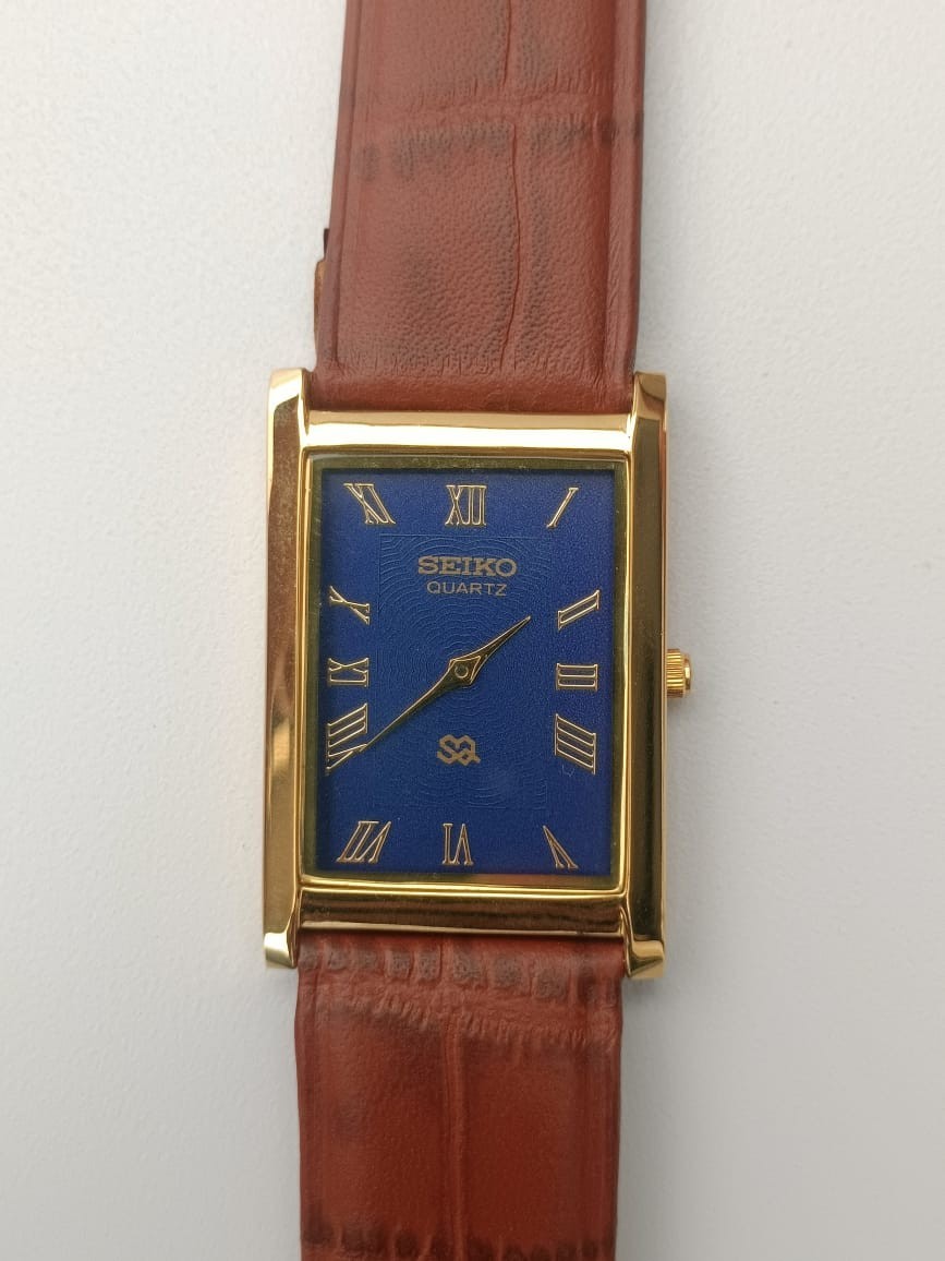 Vintage Seiko Quartz Japan Made Blue Dial Men’s Wrist Watch Looking Good