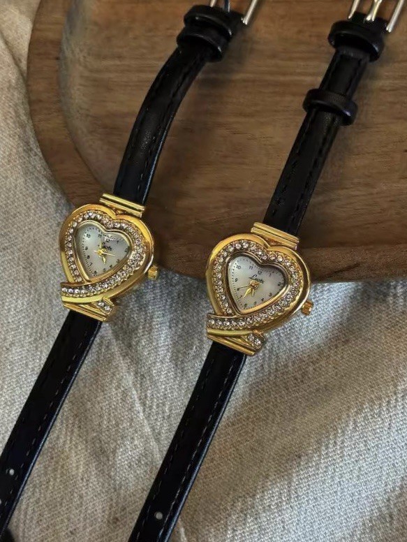 Stainless Steel Women’s Dainty Watch Vintage Style Heart Case With Leather Strap