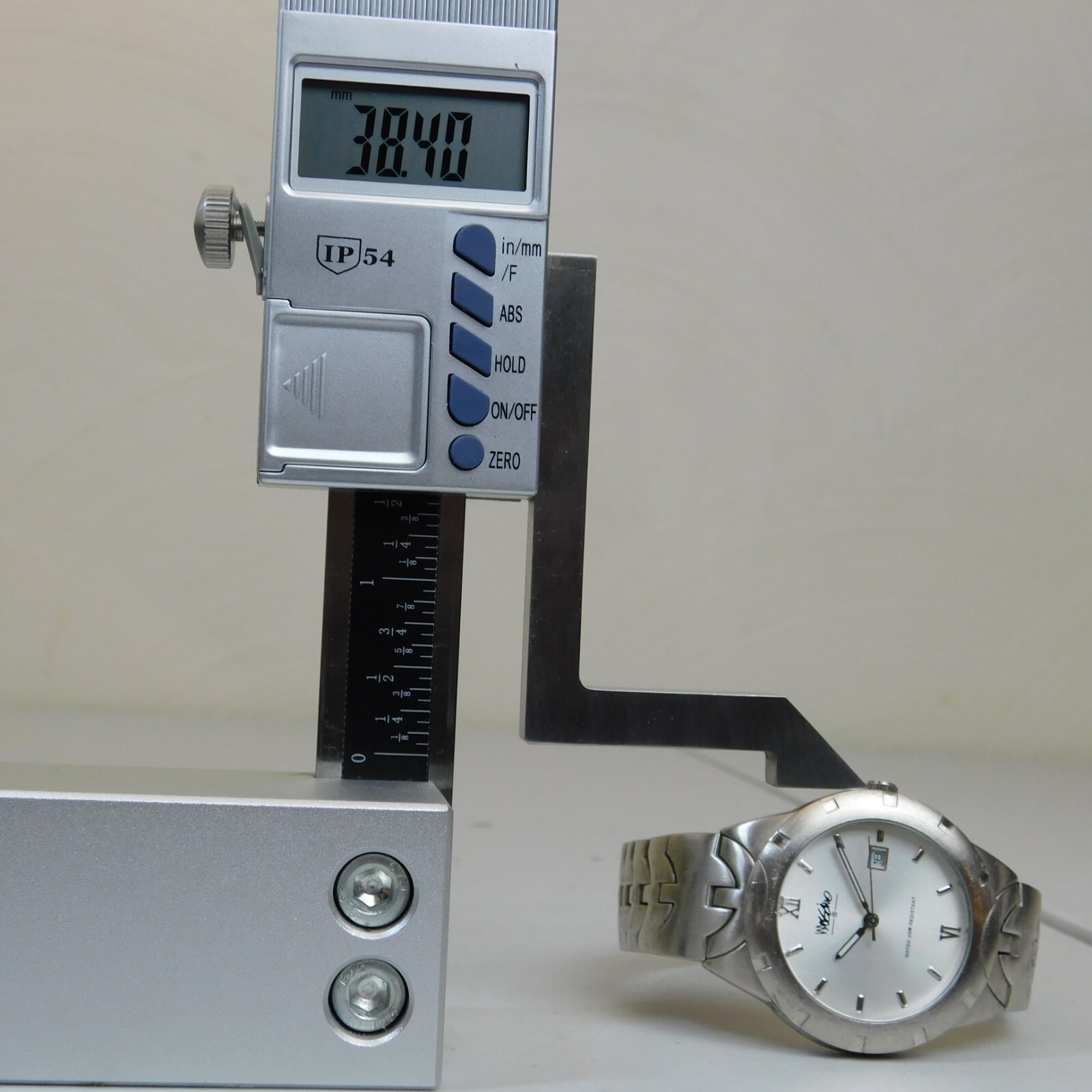 Mossimo MM90211 Silver Tone Quartz Analog Men’s Watch Sz. 7 1/2″ New Battery