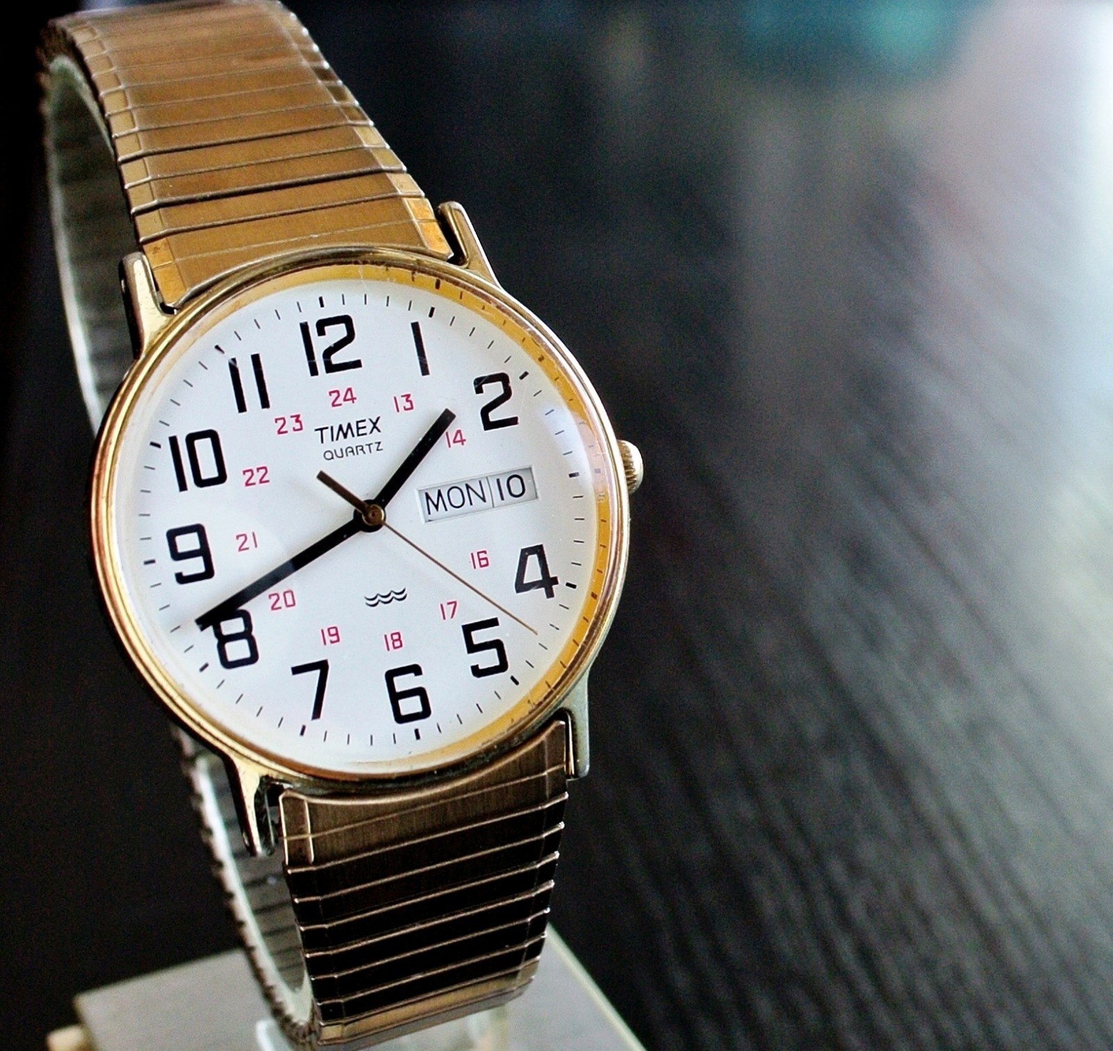 VINTAGE TIMEX DAY DATE MILITARY 1-24 HR DIAL QUARTZ MEN’S GOLDEN BRACELET WATCH