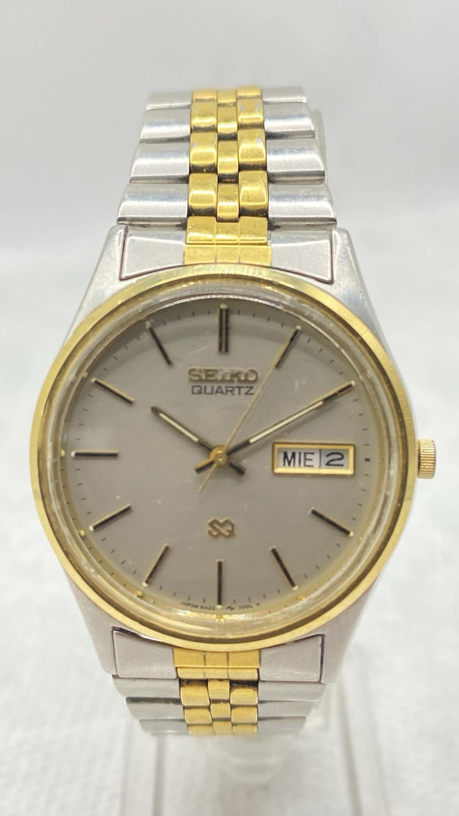 Seiko SQ 5H23-7009 Two Tone Case + Beacelet Silver Dial 34mm Mens Quartz Watch