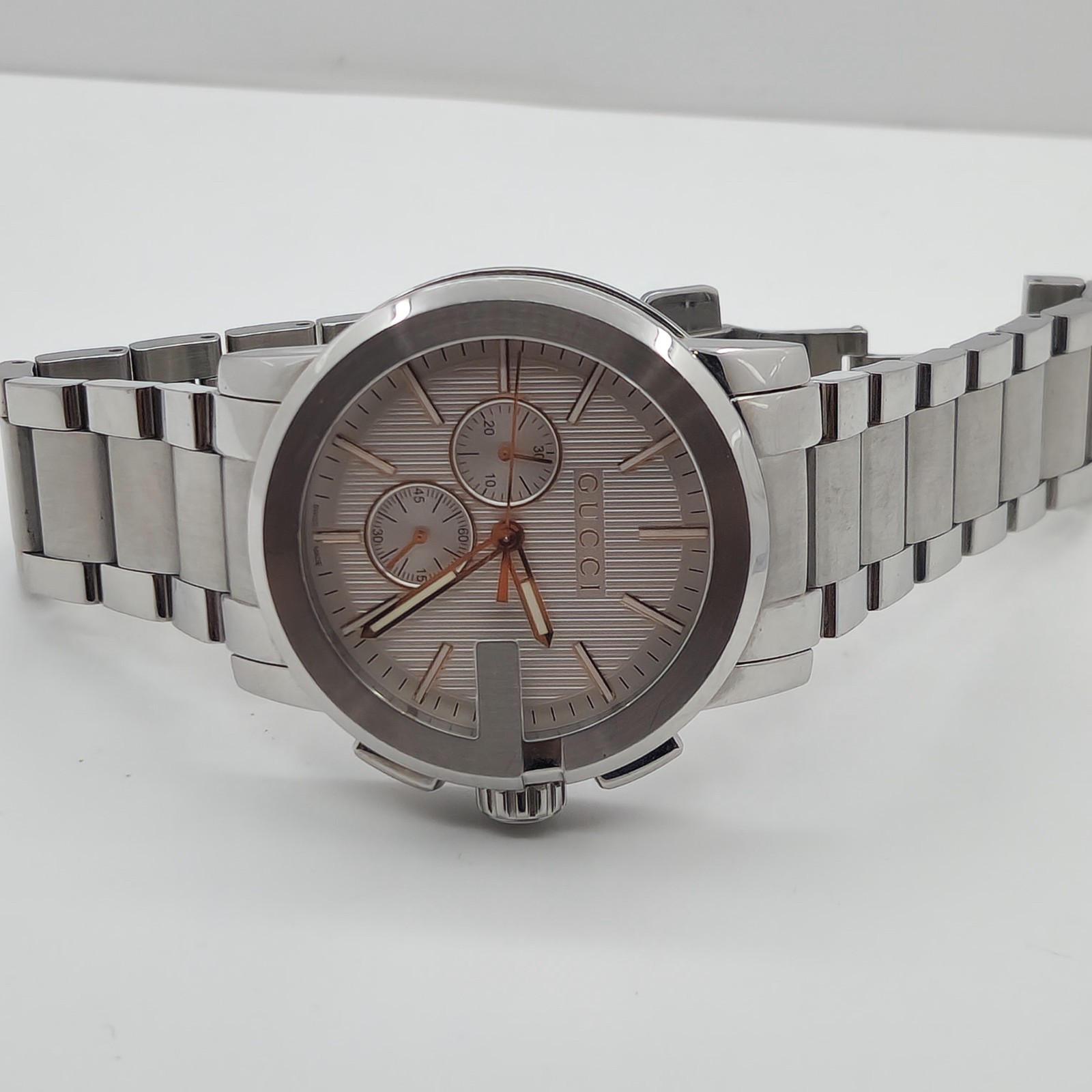 GUCCI G-CHRONO MENS $1820 SILVER ROSE GOLD ACCENTS CHRONOGRAPH WATCH YA101201