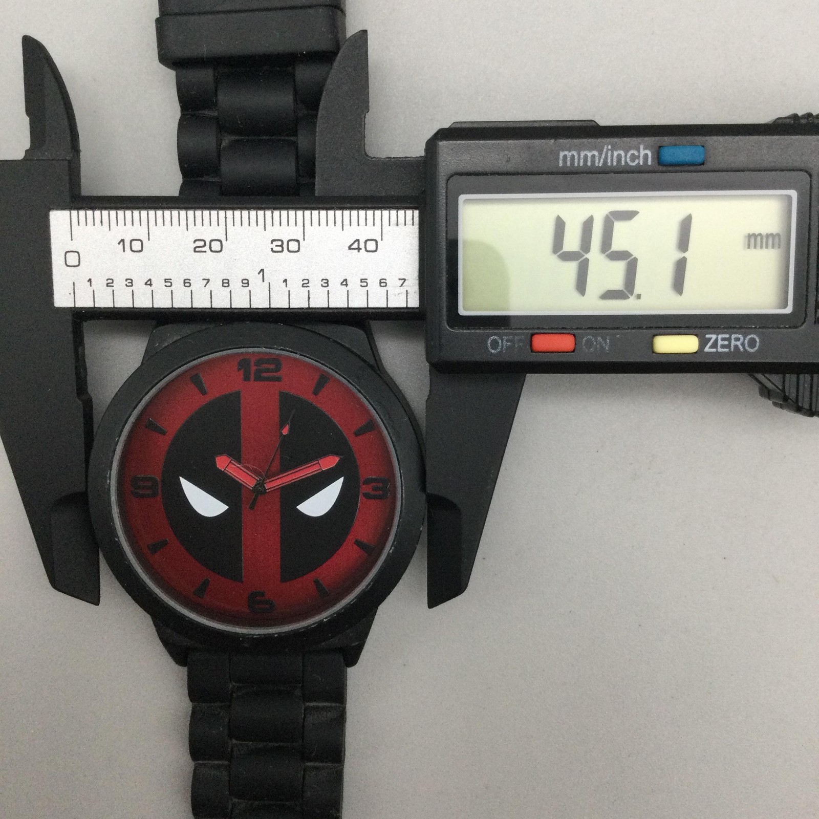 Marvel Dead Pool Mens Watch 45mm Red Dial Black Silicone Band Analog Quartz