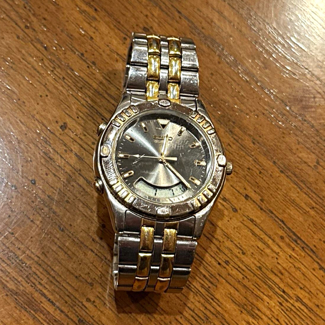Seiko Vintage Quartz Two-Tone Stainless Steel Bracelet Watch Gray Dial