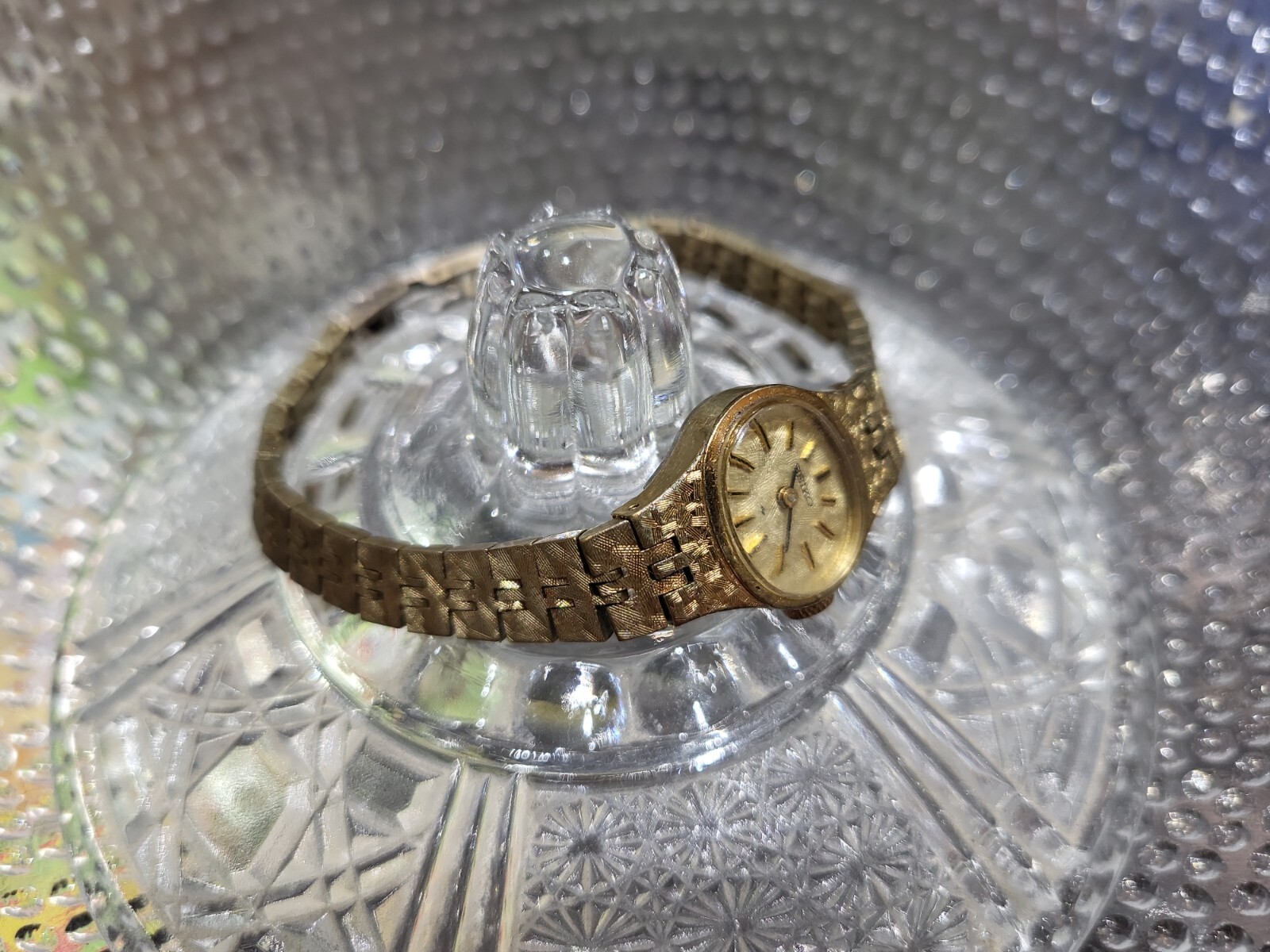 VTG Seiko 11-7619 Lady Gold Tone Texture Dial Oval Hand-Wind not working