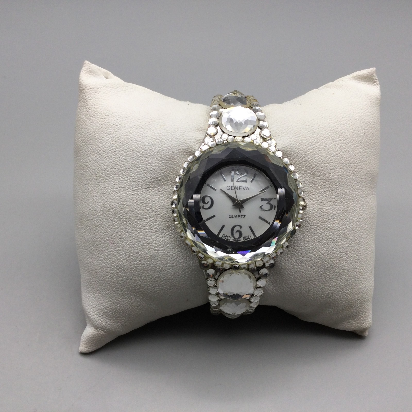 Geneva Watch Womens 33mm Silver Tone Crystals Hinged Bangle New Battery