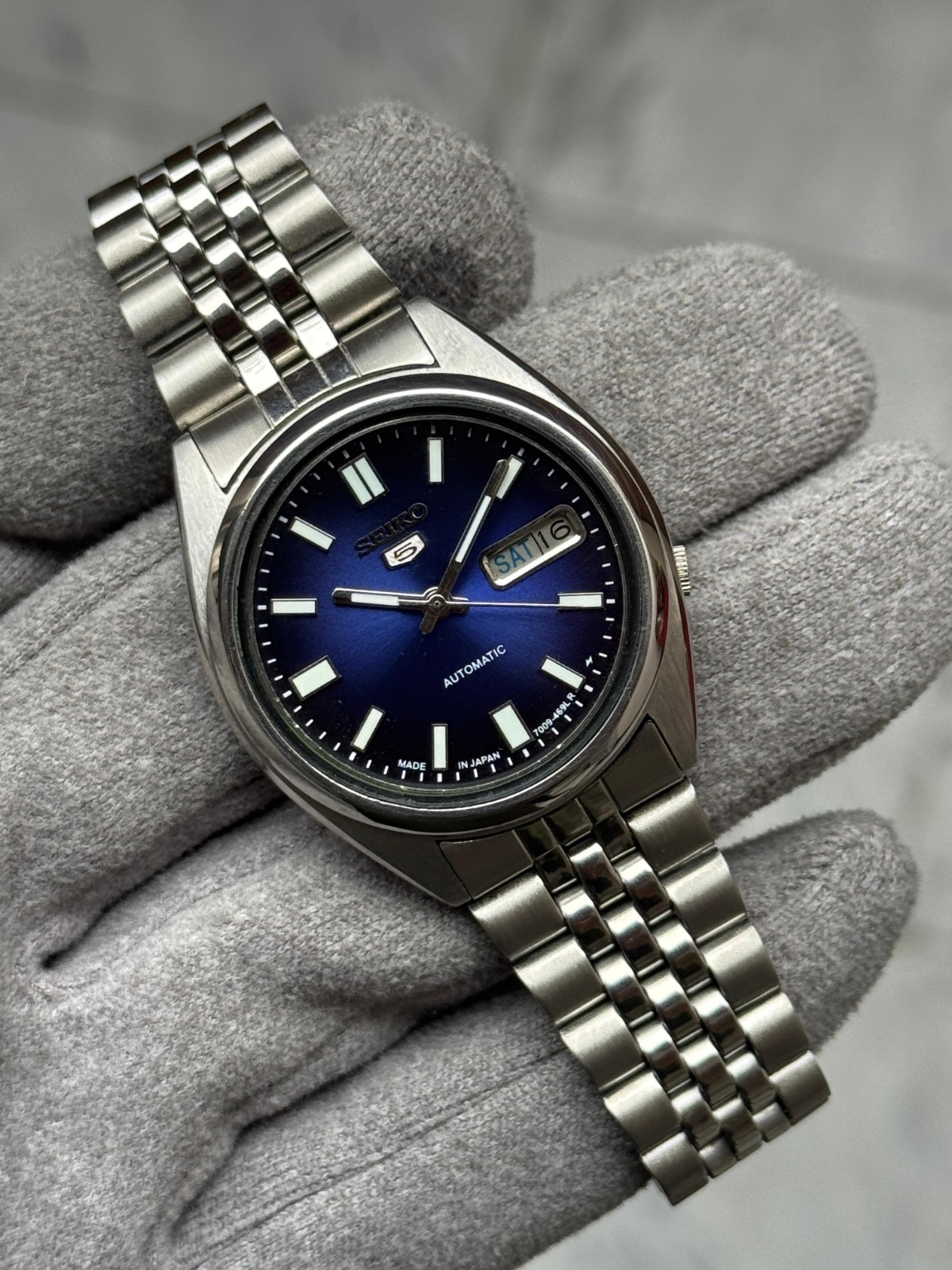 Seiko 5 Automatic Mens Vintage Wrist Watch Day Date Stainless Steel Japan