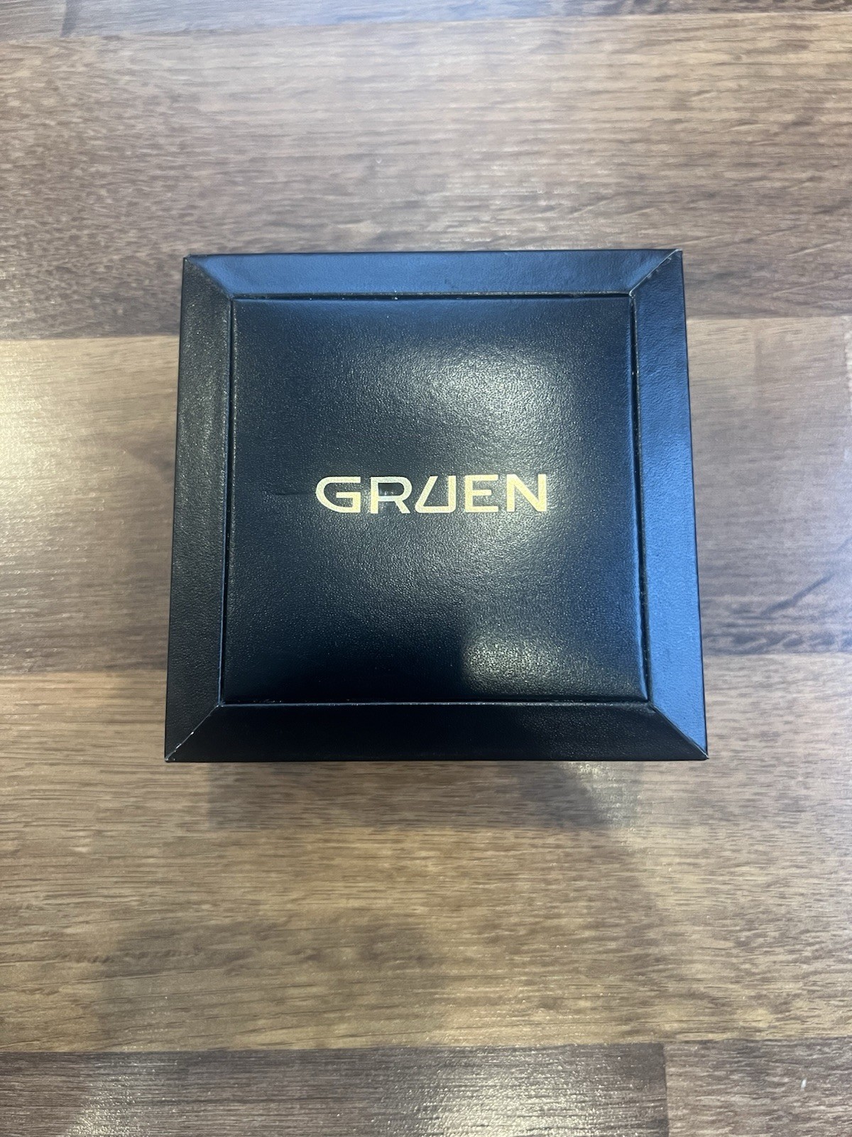 New Gruen Quartz Watch W 2 Interchangeable Watchbands