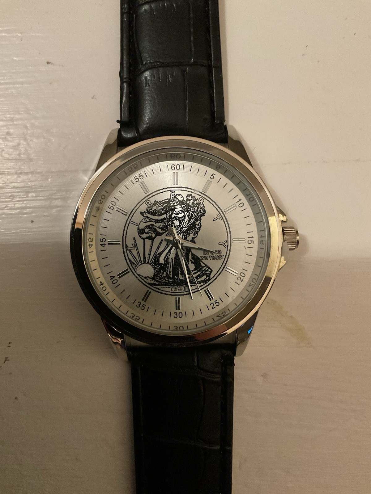 NEW CLASSIC LADY LIBERTY MENS WATCH FAUX LEATHER BLACK STRAP