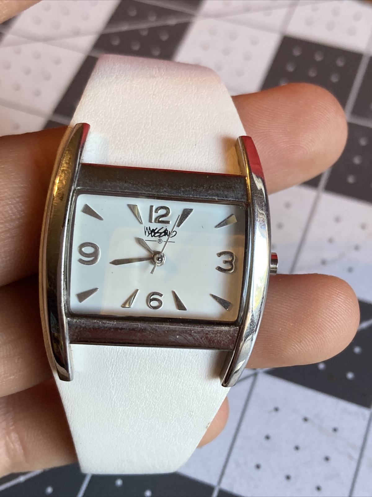 Mossimo MM90214 Watch (works/loose minute hand)