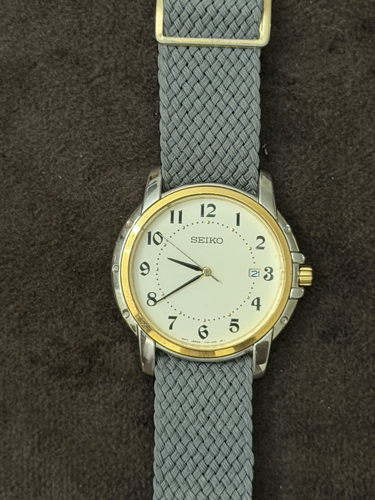 Seiko Quartz Analog Watch White Dial Date Gold Tone Bezel Gray Fabric Strap