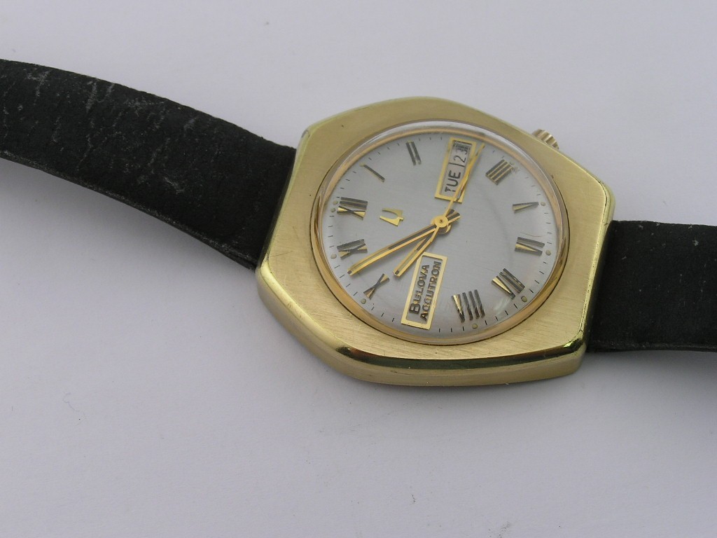 Vintage Bulova Accutron Coffin Case Watch 1973 Gold Color w/ Band Working