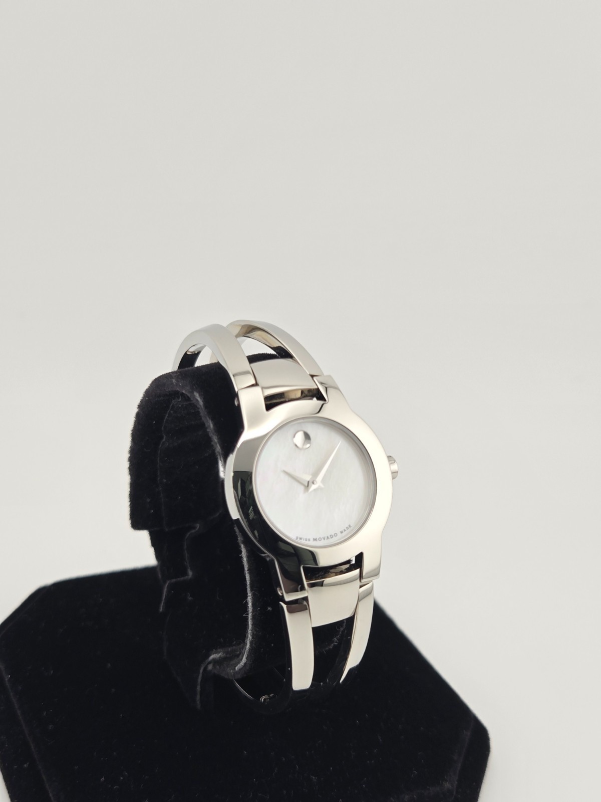 NEW MOVADO AMOROSA SILVER TONE PEARL DIAL BANGLE Watch SRP $795