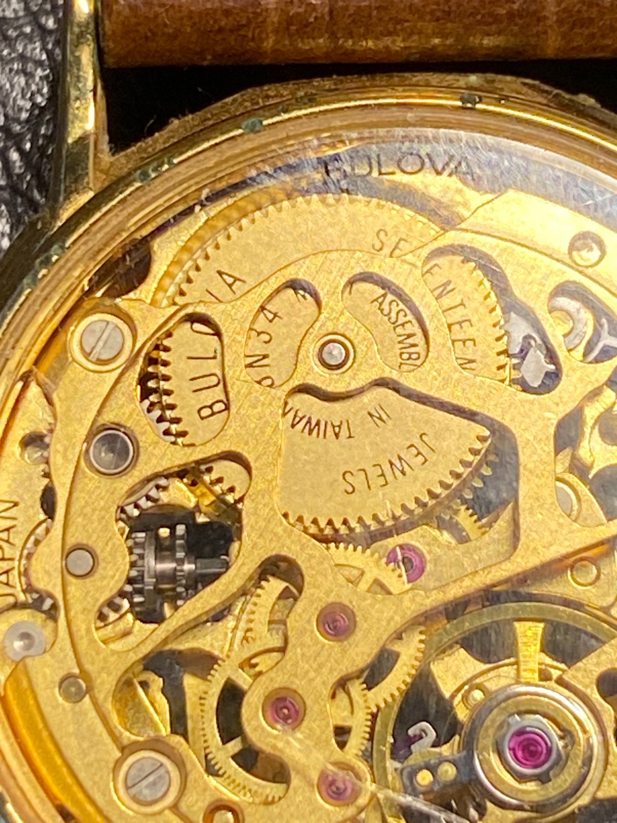 BULOVA GOLD SKELETON Unisex Leather 32mm Watch Onyx Screw