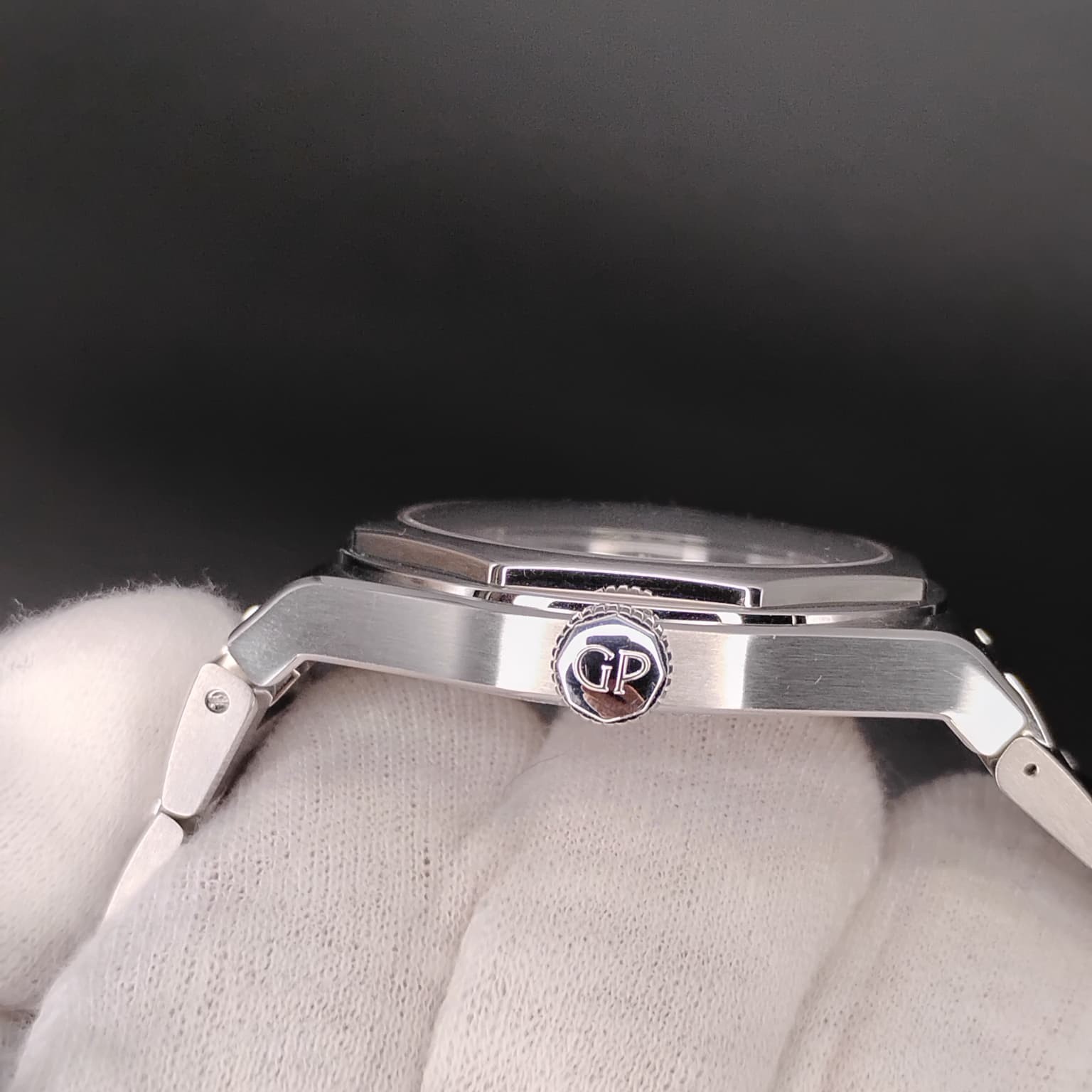 Girard Perregaux 81010-11-431-11A Laureato Blue Automatic Stainless