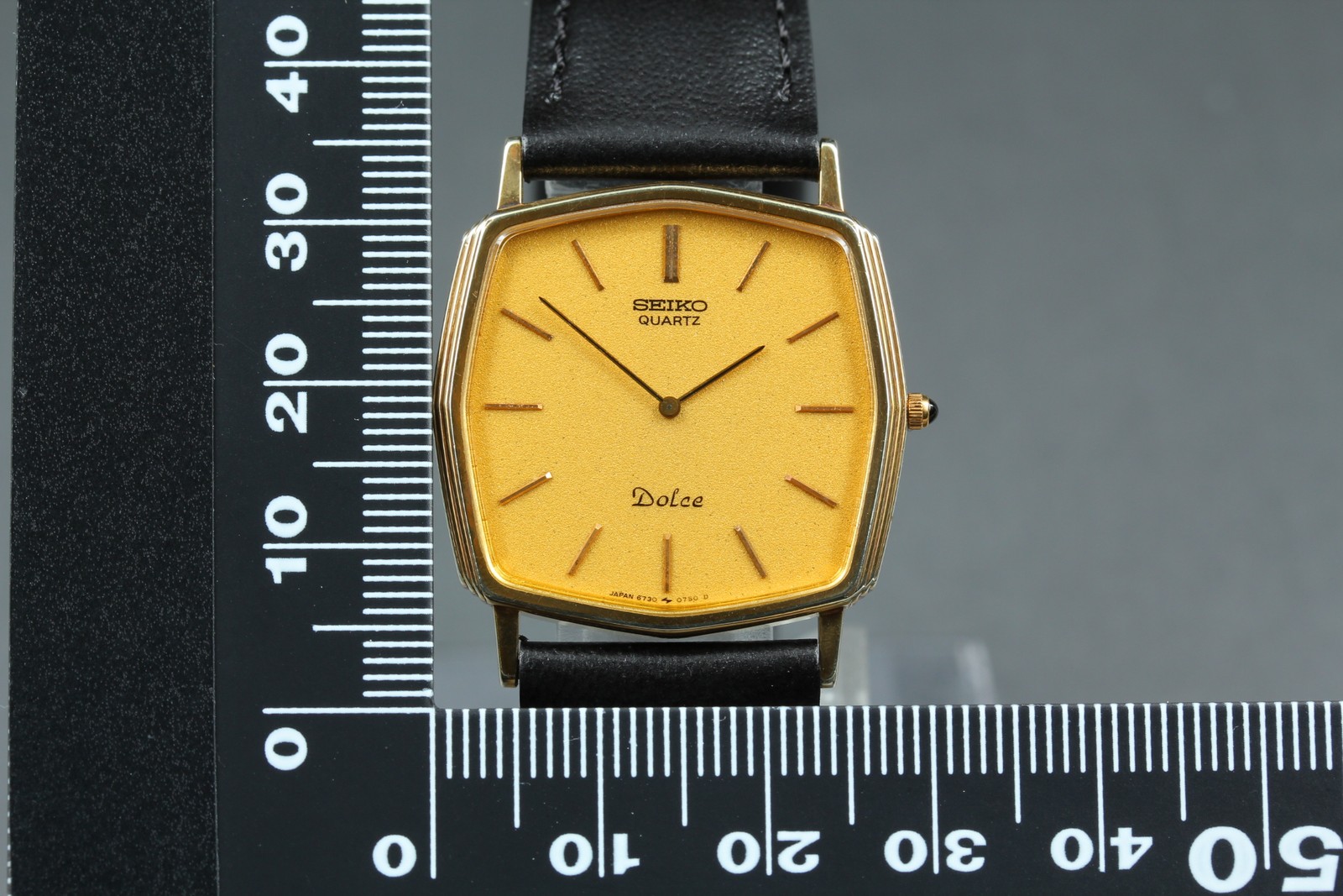 Vintage 1982 Seiko Dolce 6730-5520 Gold Octagon SGP Mens Watch From JAPAN