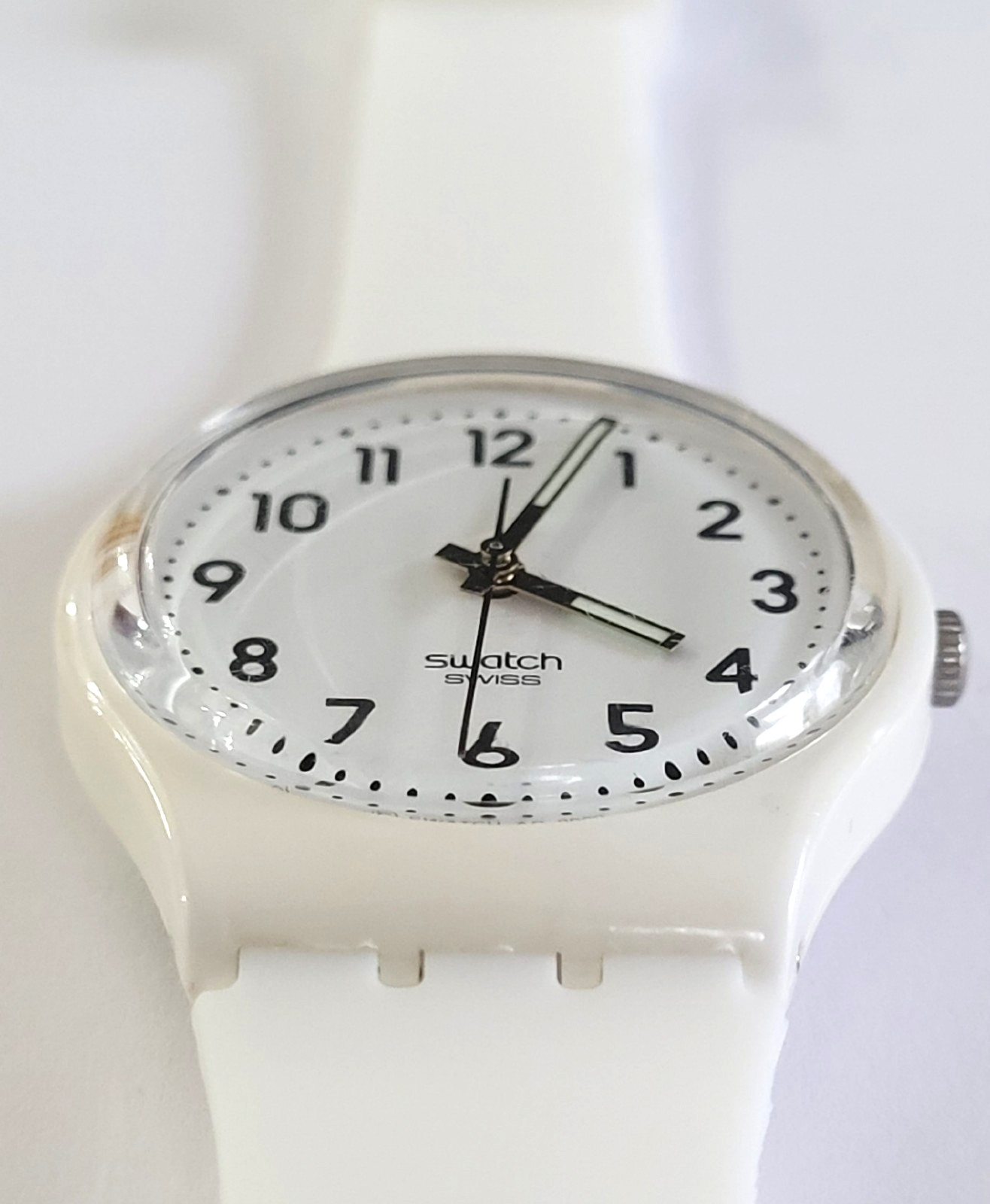 Swatch Originals: Standard Gent Watch ‘Just White’ – GW151 on New Silicone Strap