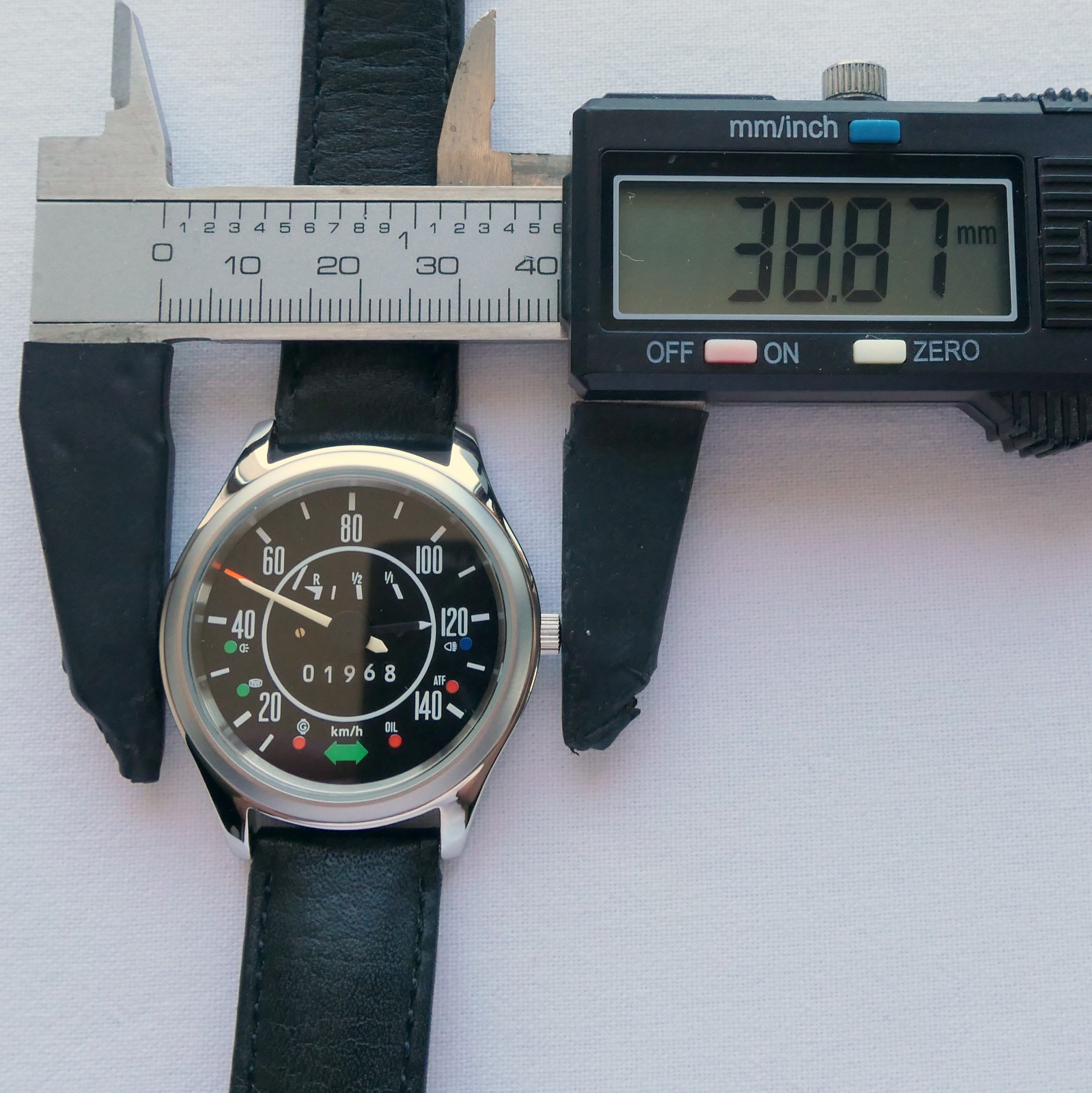 Volkswagen VW 1968 Beetle Bug Kafer Classic Speedometer Car Accessory Watch