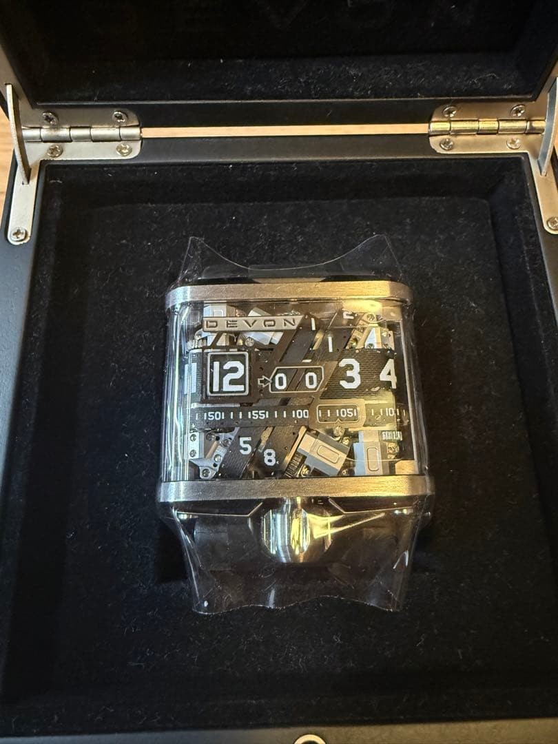 Devon Tread 1E Men’s Watch With Box